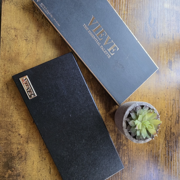 Vieve Essential Eyeshadow Palette